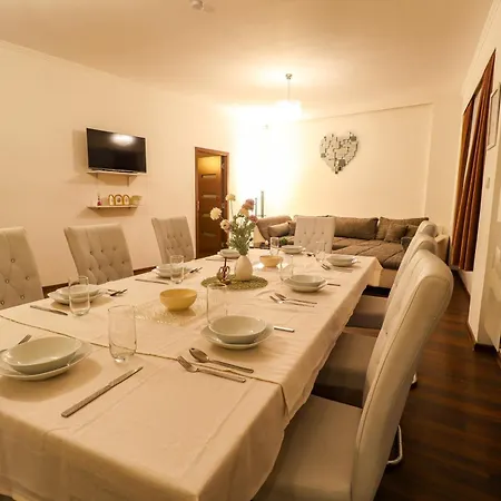 アパート Grosses, Vollausgestattes Fuer 5 Personen Mit Wlan, Vollausgestatteter Kueche, Waschmaschine Und Trockner