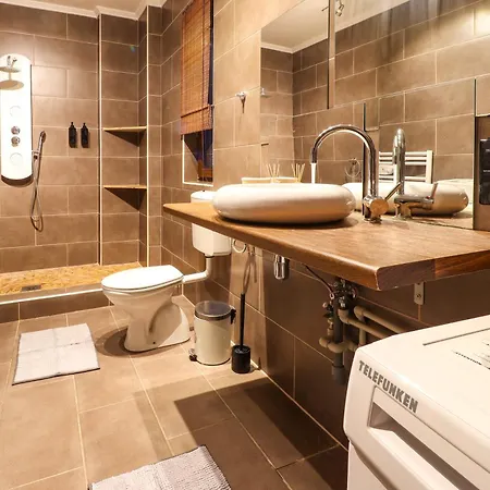 Grosses, Vollausgestattes Fuer 5 Personen Mit Wlan, Vollausgestatteter Kueche, Waschmaschine Und Trockner شقة *