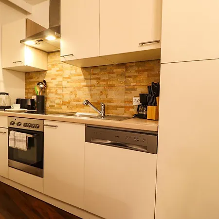 Grosses, Vollausgestattes Fuer 5 Personen Mit Wlan, Vollausgestatteter Kueche, Waschmaschine Und Trockner شقة