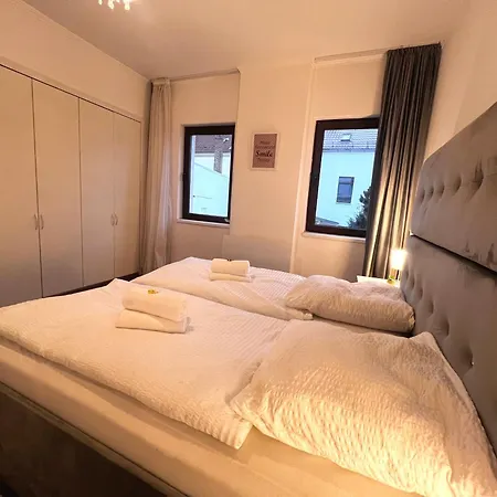 شقة Grosses, Vollausgestattes Fuer 5 Personen Mit Wlan, Vollausgestatteter Kueche, Waschmaschine Und Trockner Crimmitschau