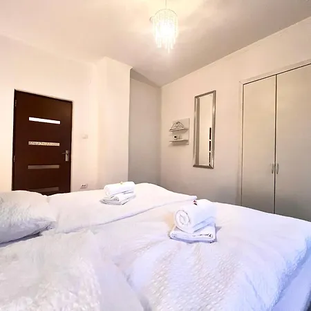 アパート Grosses, Vollausgestattes Fuer 5 Personen Mit Wlan, Vollausgestatteter Kueche, Waschmaschine Und Trockner