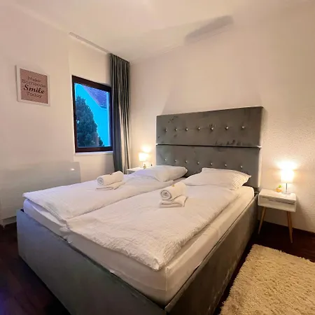 Grosses, Vollausgestattes Fuer 5 Personen Mit Wlan, Vollausgestatteter Kueche, Waschmaschine Und Trockner Apartment *