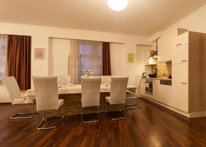 Grosses, Vollausgestattes Fuer 5 Personen Mit Wlan, Vollausgestatteter Kueche, Waschmaschine Und Trockner *