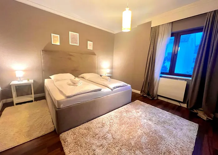 Grosses, Vollausgestattes Fuer 5 Personen Mit Wlan, Vollausgestatteter Kueche, Waschmaschine Und Trockner * Crimmitschau