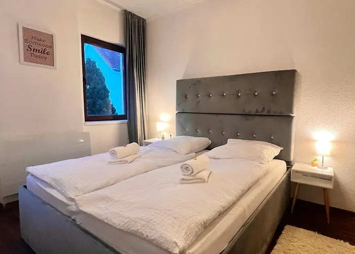 Grosses, Vollausgestattes Fuer 5 Personen Mit Wlan, Vollausgestatteter Kueche, Waschmaschine Und Trockner Apartment *