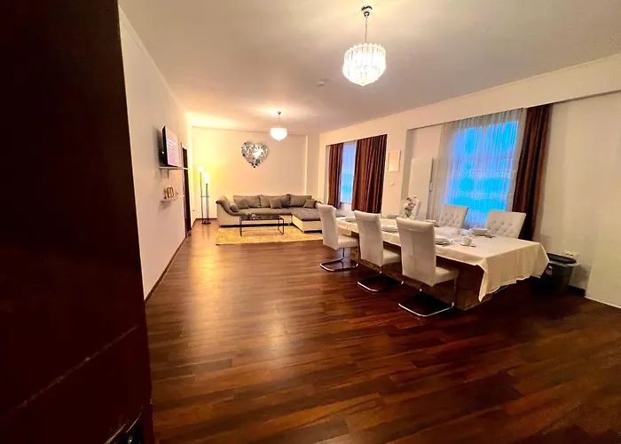 Grosses, Vollausgestattes Fuer 5 Personen Mit Wlan, Vollausgestatteter Kueche, Waschmaschine Und Trockner * Crimmitschau